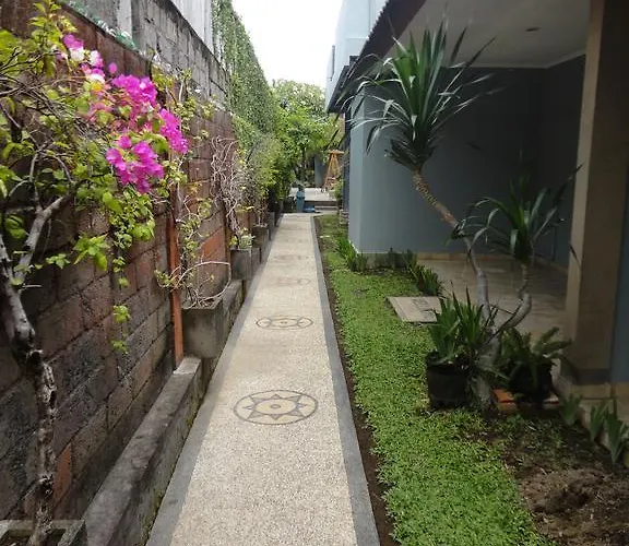 Meriki Hostel *